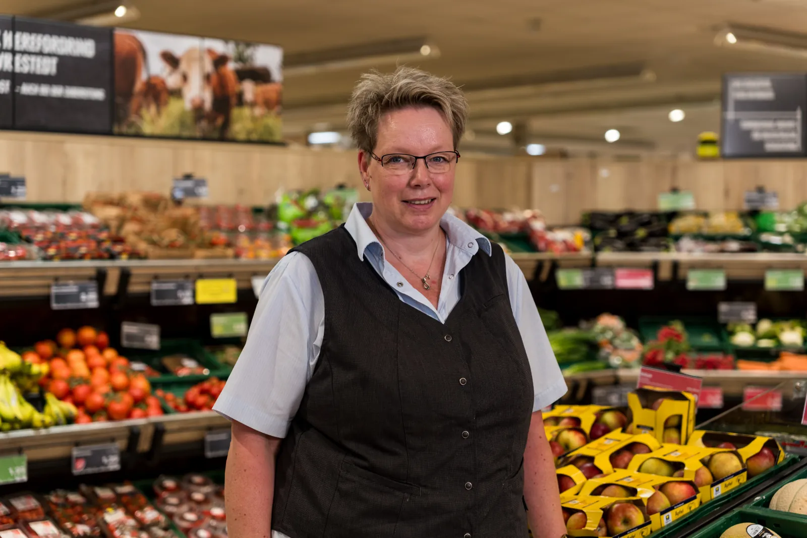 Mitarbeiterin in der Obst- & Gemüseabteilung im EDEKA Wessel Wrestedt